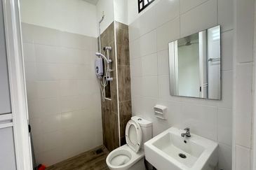 Bukit Indah Avenue 26 @ Villosa