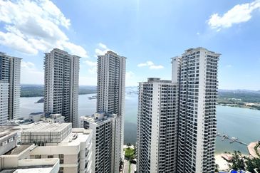 Baypoint @ Country Garden Danga Bay