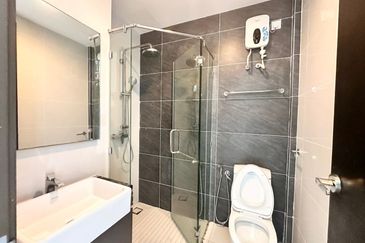 Baypoint @ Country Garden Danga Bay