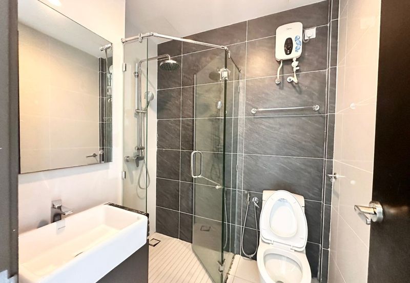 Baypoint @ Country Garden Danga Bay