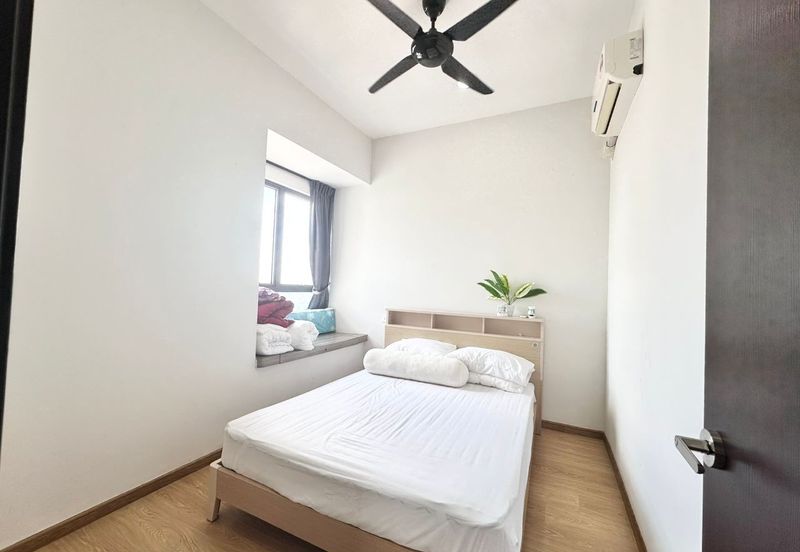 Baypoint @ Country Garden Danga Bay