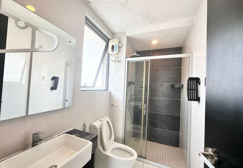 Baypoint @ Country Garden Danga Bay