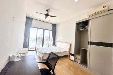 Baypoint @ Country Garden Danga Bay