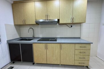 Bangunan Duta Impian (The Embassy Suites)