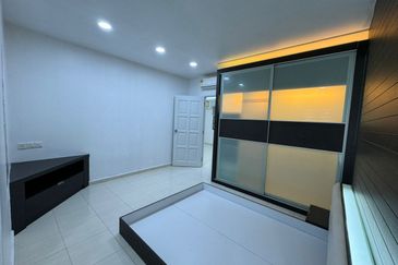 Bangunan Duta Impian (The Embassy Suites)