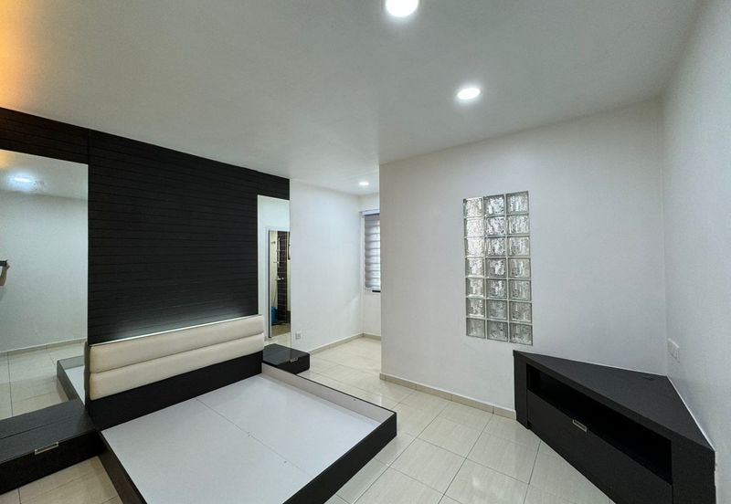 Bangunan Duta Impian (The Embassy Suites)