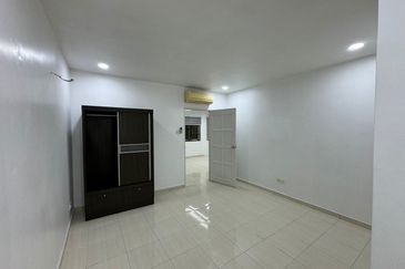 Bangunan Duta Impian (The Embassy Suites)