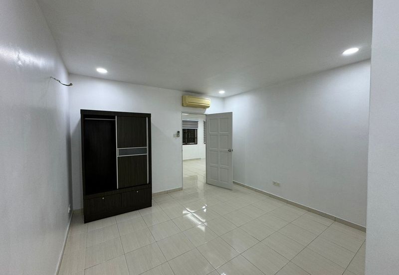 Bangunan Duta Impian (The Embassy Suites)