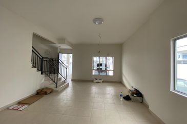 Iringan Bayu Pastura,Seremban,End Lot Double Storey