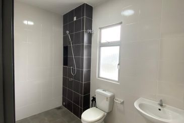 Iringan Bayu Pastura,Seremban,End Lot Double Storey