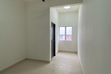 Iringan Bayu Pastura,Seremban,End Lot Double Storey