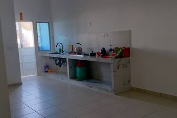 Taman Iringan Bayu, Seremban, 2-Storey Terraced House