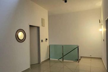 Damaris @ Ara Sendayan