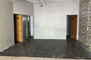 Taman Oakland Shop Lot Facing Hospital Columbia G Floor