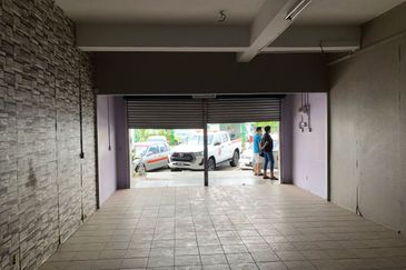 Taman Oakland Shop Lot Facing Hospital Columbia G Floor