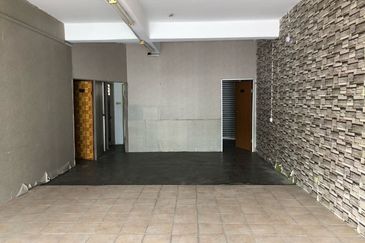 Taman Oakland Shop Lot Facing Hospital Columbia G Floor