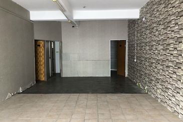 Taman Oakland Shop Lot Facing Hospital Columbia G Floor