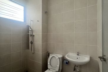 Arena Seremban 2 Brand New Unit Double Storey Below Market Price Near Aeon S2 For Sale