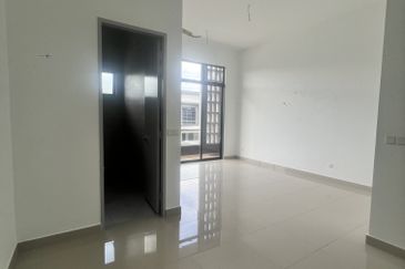 Arena Seremban 2 Brand New Unit Double Storey Below Market Price Near Aeon S2 For Sale