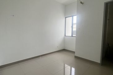 Arena Seremban 2 Brand New Unit Double Storey Below Market Price Near Aeon S2 For Sale