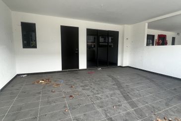 Arena Seremban 2 Brand New Unit Double Storey Below Market Price Near Aeon S2 For Sale
