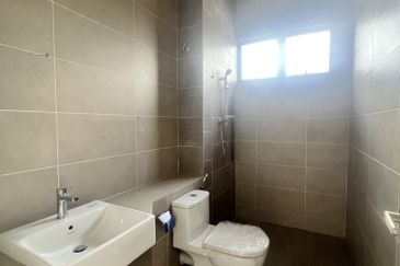 Arena Seremban 2 Brand New Unit Double Storey Below Market Price Near Aeon S2 For Sale