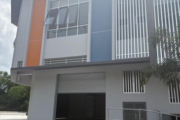 Bayu Biz Sendayan Double Storey Corner Facing Main Road Shop For Rent