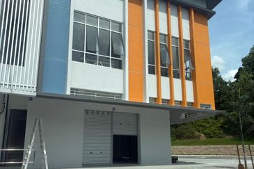 Bayu Biz Sendayan Double Storey Corner Facing Main Road Shop For Rent