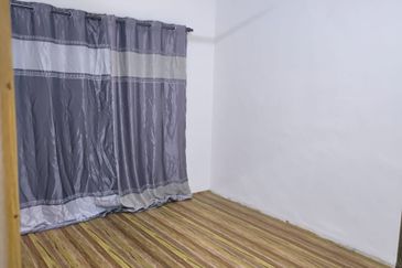 Garden Avenue Dhalia Apartment Below Market Value Nice Condition For Sale