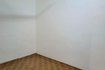 Garden Avenue Dhalia Apartment Below Market Value Nice Condition For Sale