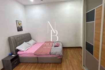 Bandar Enstek (Timur)