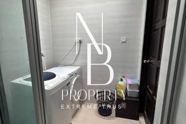 Bandar Enstek (Timur)