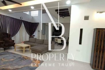 Bandar Enstek (Timur)