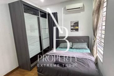 Bandar Enstek (Timur)