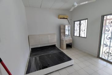 Senawang Double Storey Unit For Rent 