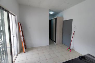 Senawang Double Storey Unit For Rent 