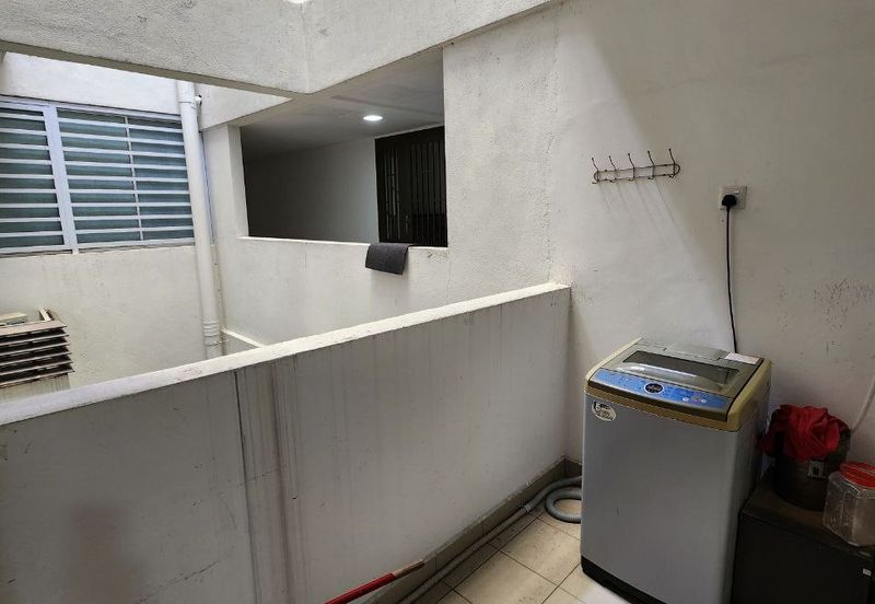 THE MAJESTIC (IMPERIAL & MAJESTIC)