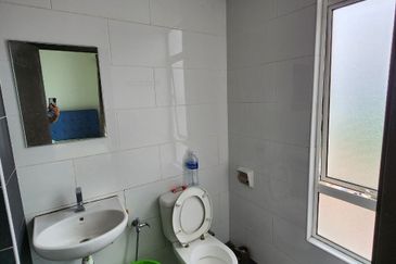 THE MAJESTIC (IMPERIAL & MAJESTIC)