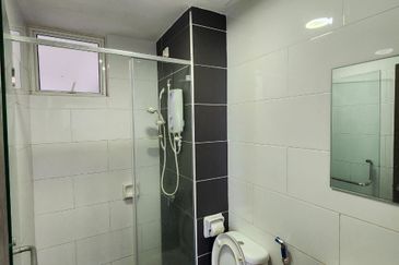 THE MAJESTIC (IMPERIAL & MAJESTIC)