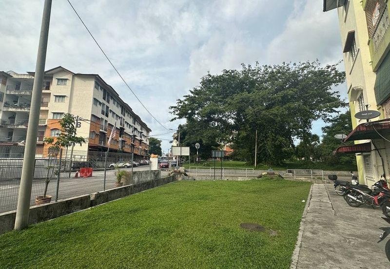Panorama Lapangan Perdana Flat
