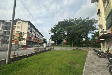 Panorama Lapangan Perdana Flat