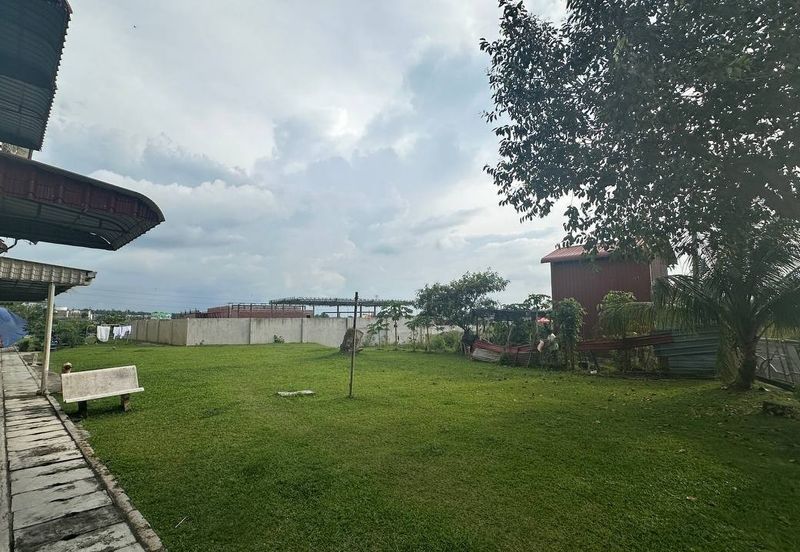 Panorama Lapangan Perdana Flat