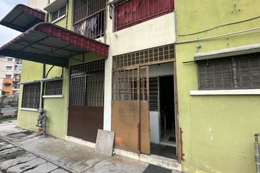 Panorama Lapangan Perdana Flat