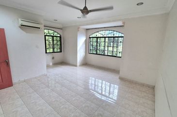 Menglembu 2-Storey Terrace Corner Unit