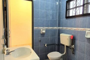 Menglembu 2-Storey Terrace Corner Unit