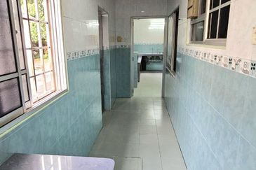 Menglembu 2-Storey Terrace Corner Unit