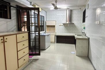 Pasir Puteh Jalan Sultan Shah Double Storey Semi-D