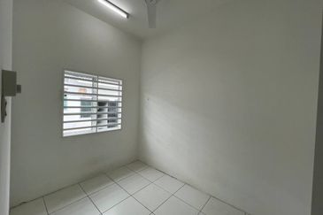 DESA LAHAT SRI -WANG