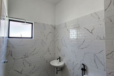 Batu Gajah The Lake Terrace Double Storey Terrace House