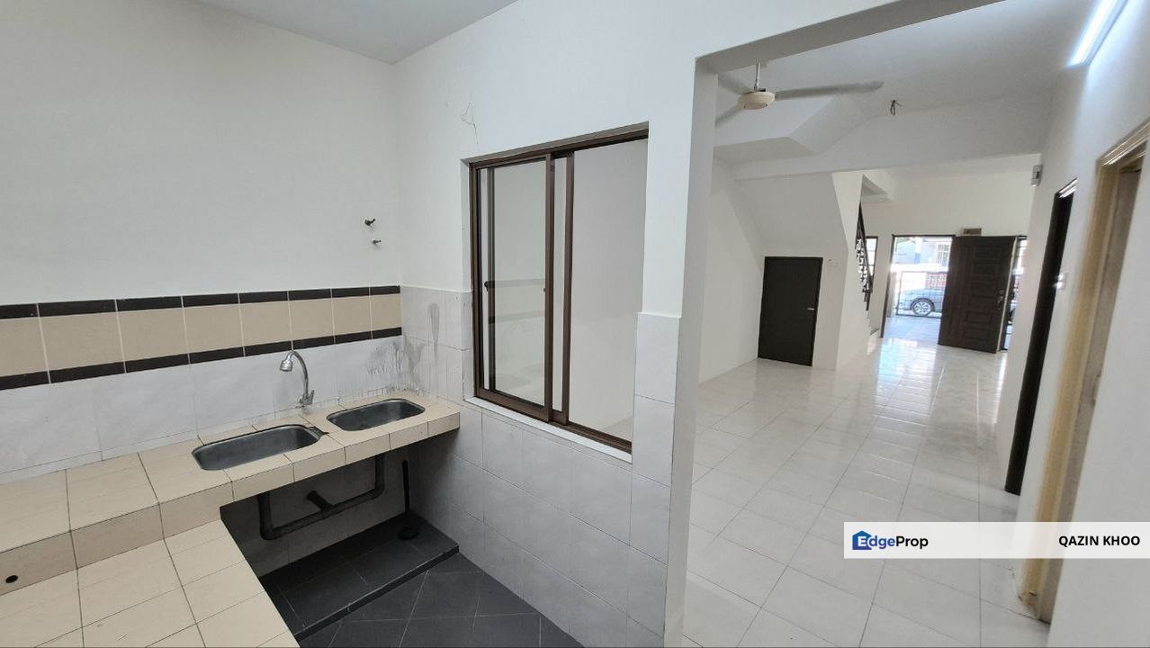 Pengkalan Tiara Lake Double Storey Terrace House, Perak, Ipoh